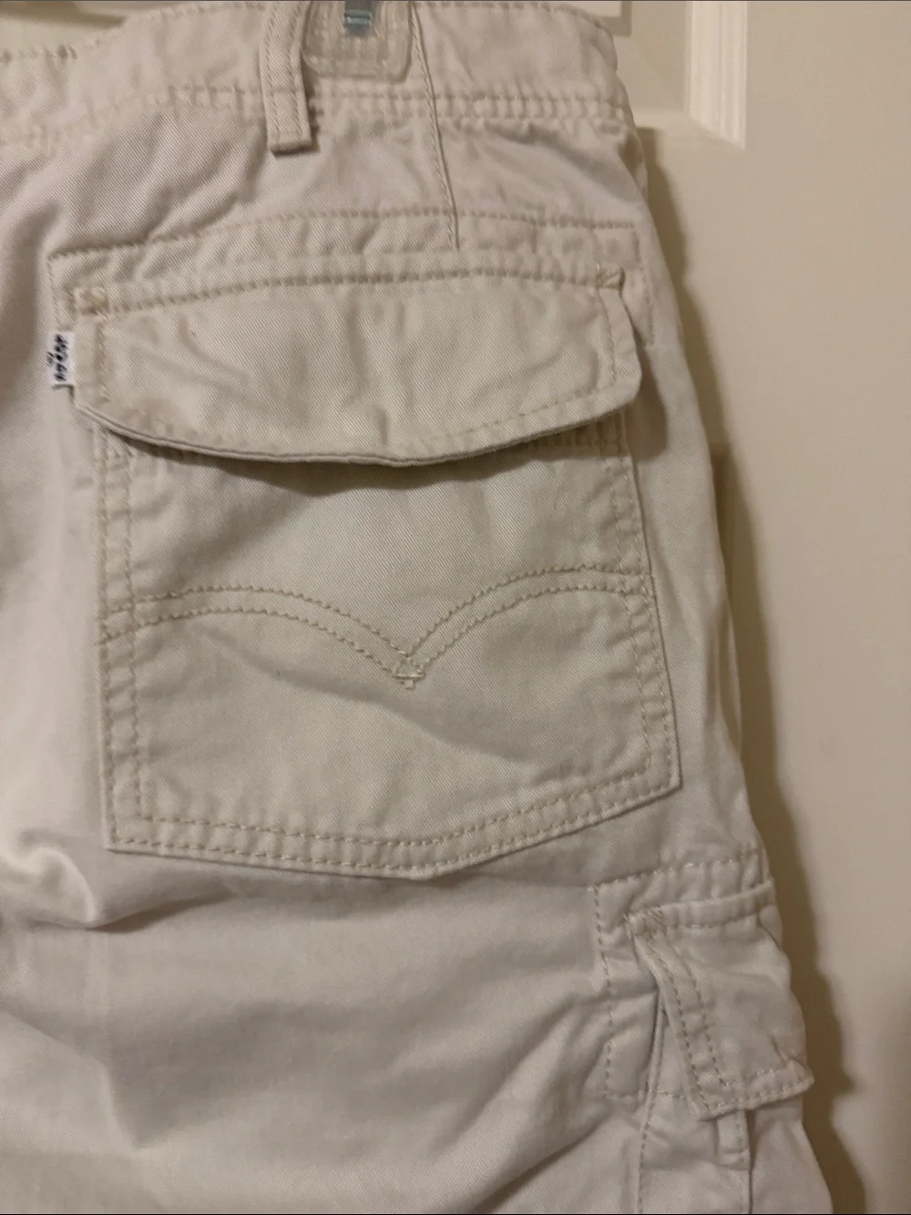 Levi’s Men's Cargo Shorts in Light Beige - Casual Utility Style